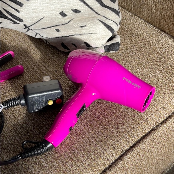 Mini blow dryer and flat iron set - Picture 4 of 5
